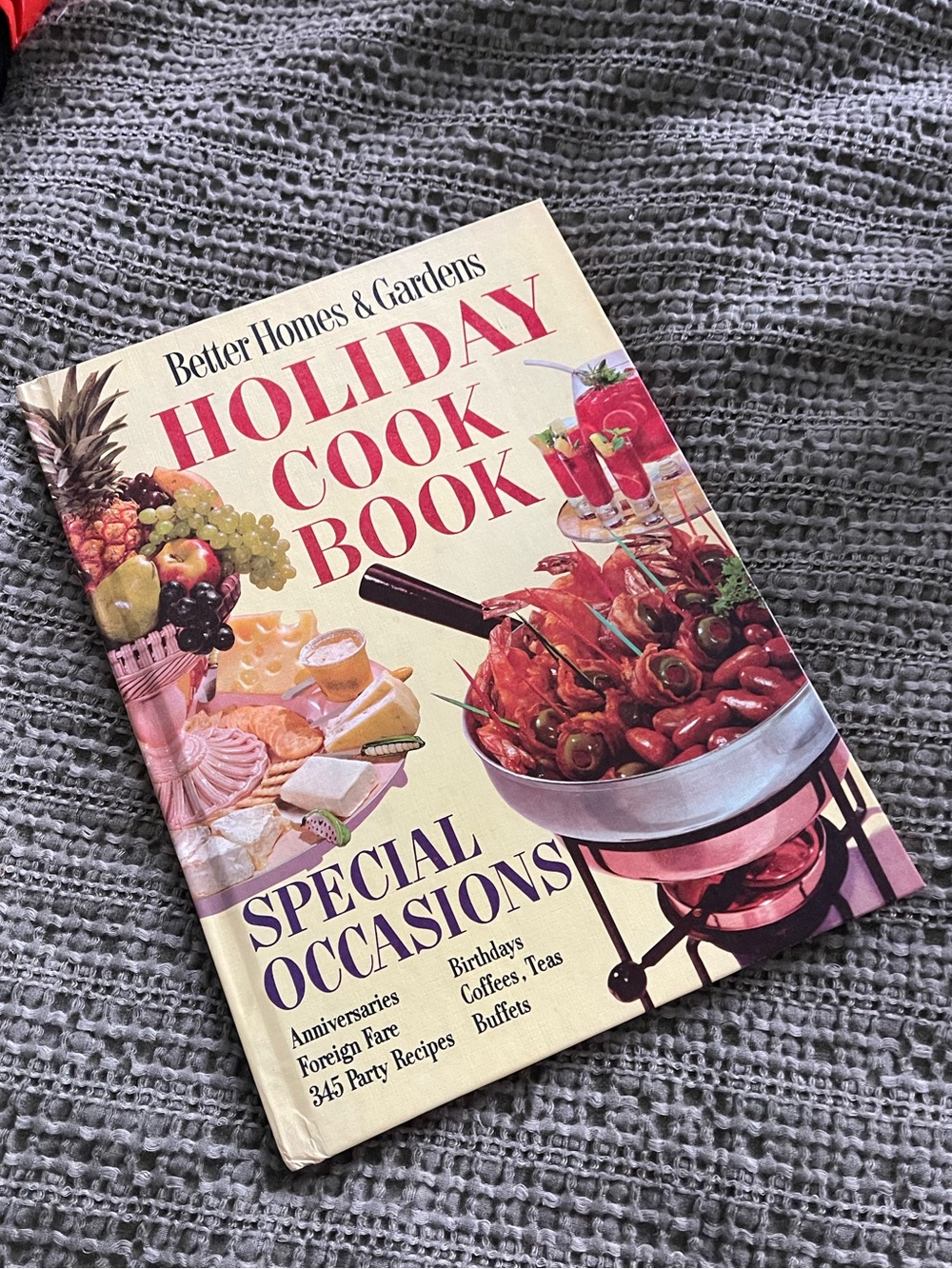 New vintage 1968 Better homes & gardens holiday cookbook